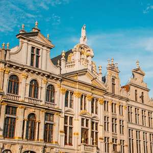 Visitez Bruxelles depuis un bus panoramique Hop-On Hop-Off – Explorez monuments et attractions en 2026 Montez dans le bus à toit ouvert à Bruxelles, Belgique – Découvrez monuments, attractions et lieux secrets avec un tour hop-on hop-off en 2026